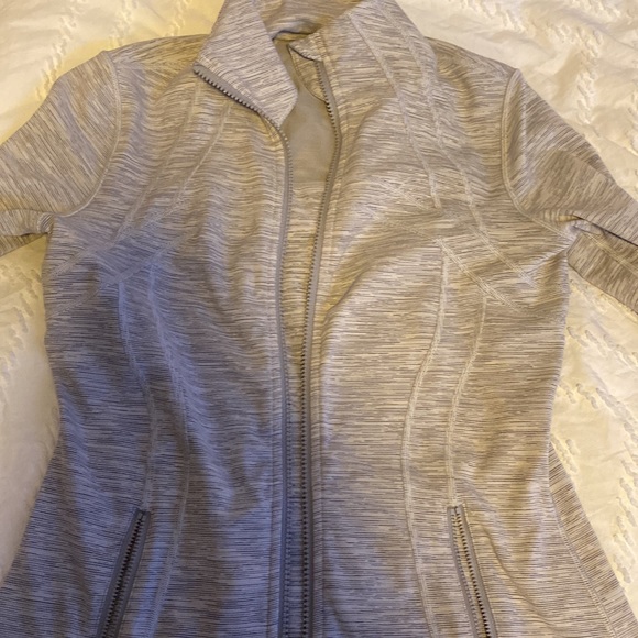 Grey lululemon define jacket. Doesn’t have tag, I would say around size 6. - Picture 5 of 5